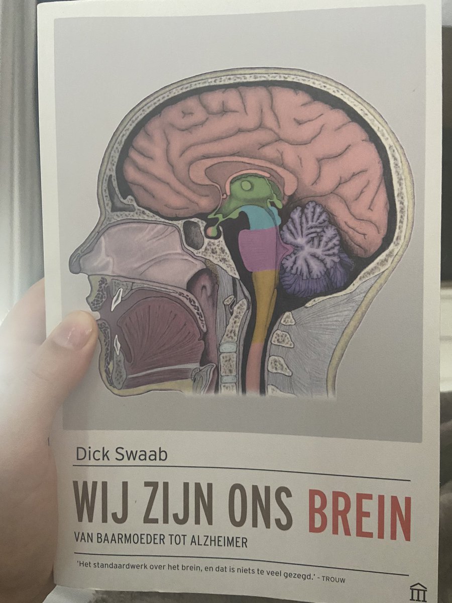 Treffend boek #wezijnonsbrein Van baarmoeder tot Alzheimer <a href="/DickSwaab/">Dick Swaab</a> 👌🏖📚