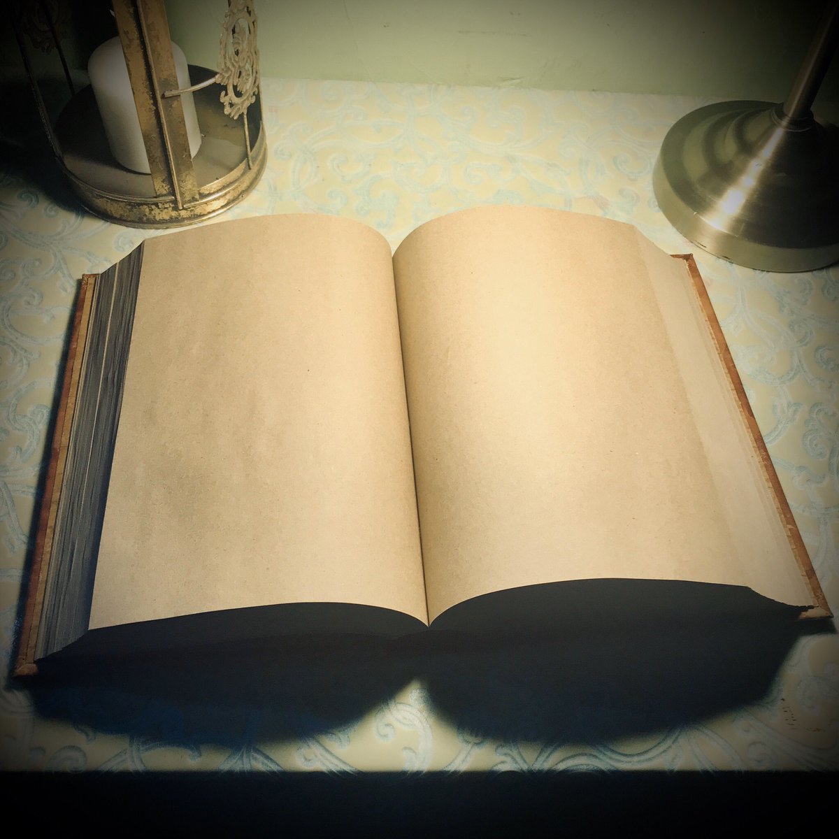 books_witchy's tweet photo. Эту книгу помог мне делать мой папа :) у книги получился весьма интересный характер. This book I greate together with my father, the Grimoire has very interesting energy :)
#grimoire #bookofshadows #wicca #witch #witchcraft #meditation #magicjournal #witchesjournal #alchemy https://t.co/u9hlIhrUuw