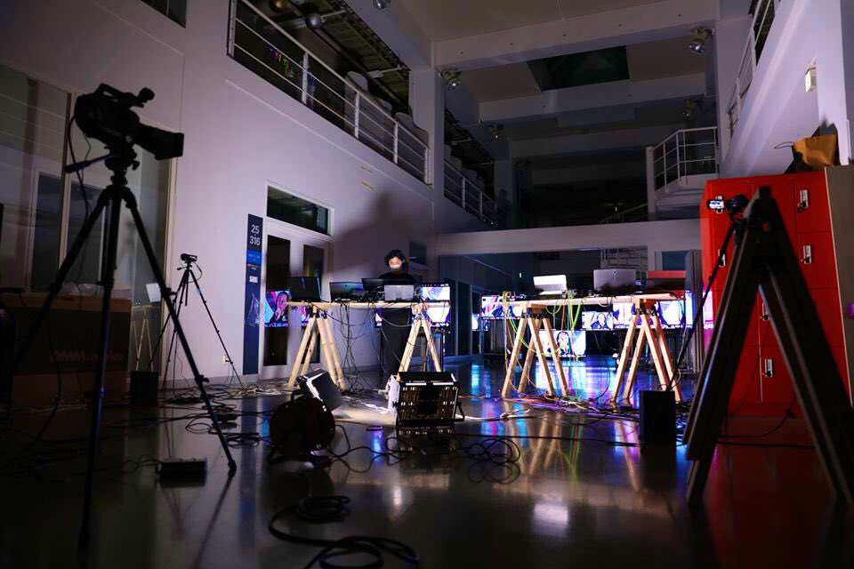 kakuya_sris's tweet photo. 改めまして、みなさま
6/26のMMFS2020 x DOMMUNE 「ミクロ・メディア・フェスティバル Seeds(MMFS)2020」、ありがとうございました📺⚡️!
このようなコロナ禍における歴史的配信の1つとして語るべきストリーミングに出演させて頂けたことを嬉しく思います!!
#MMFS2020 #DOMMUNE https://t.co/EZPvN1DCyT
