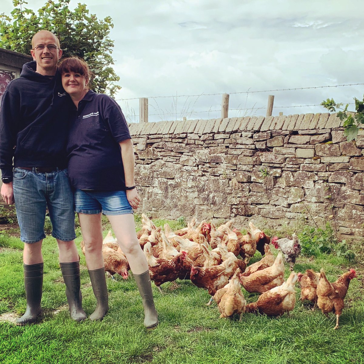bernardsfarmuk's tweet photo. Ma & Pa of Bernard’s Farm...
👩🌾 👨🌾
#FirstGenerationFarmers #NewEntrantFarmers #FarmingOnAAwingAndAPrayer #FarmingFamily #NaturallyRoamingHens #Farm365 #EatSleepFarmRepeat #Pregnant #Again #BabyNumber5 #PregnantFarmer #FarmHer https://t.co/Kg9HeUFYMu