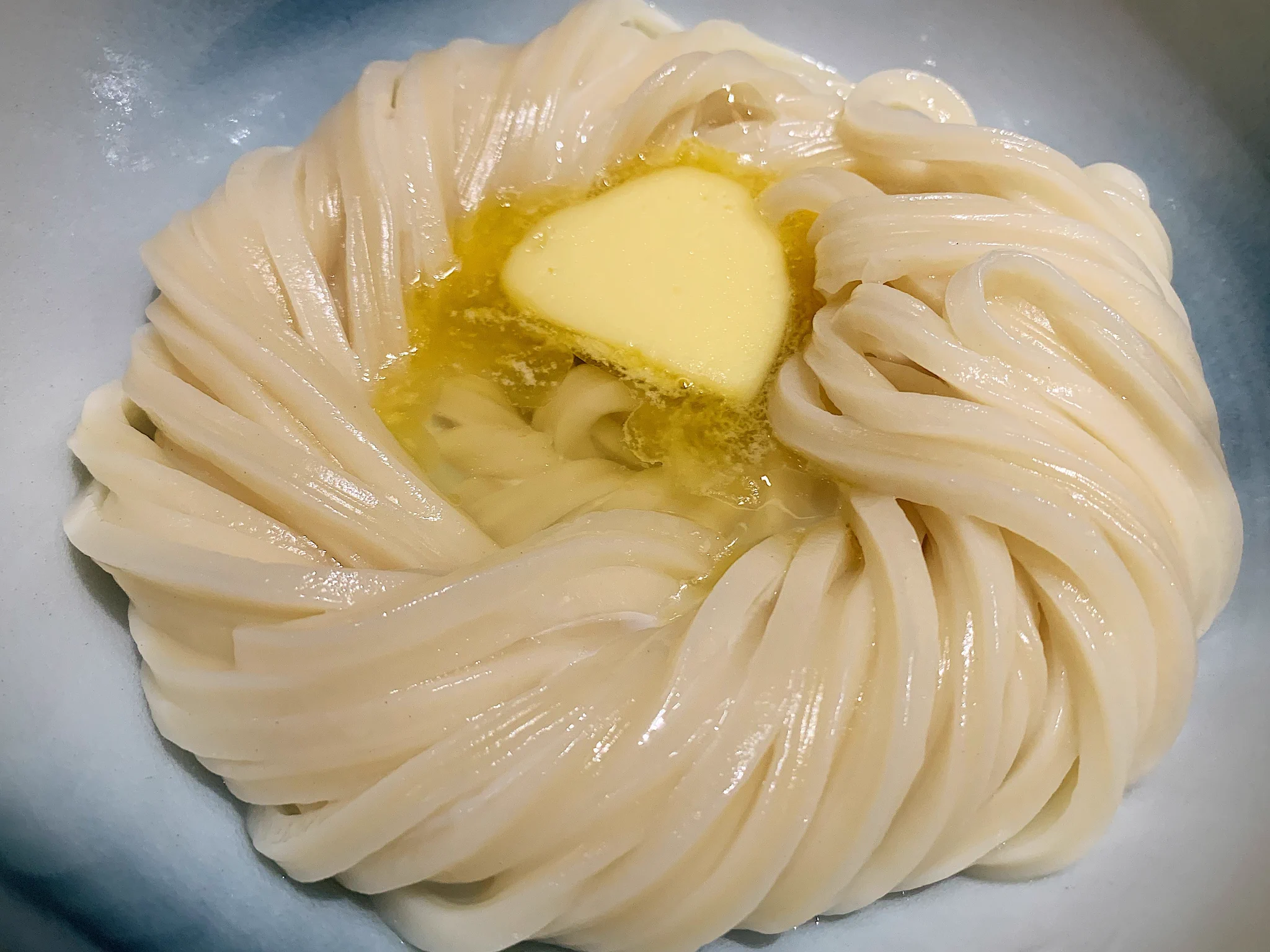 コシがあってモチモチ！？「究極の釜玉うどん」が食べられる店！