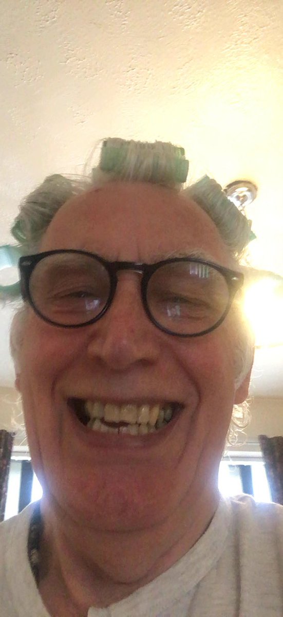 goggleboxemma's tweet photo. Does anyone else’s Dad look like this when they FaceTime #gottalovehim #rollers #yesgirlfriend #hilarious #thebest #mydad #oneinamil #hilarious ❤️😜💜🌍 https://t.co/zz924dQdT2