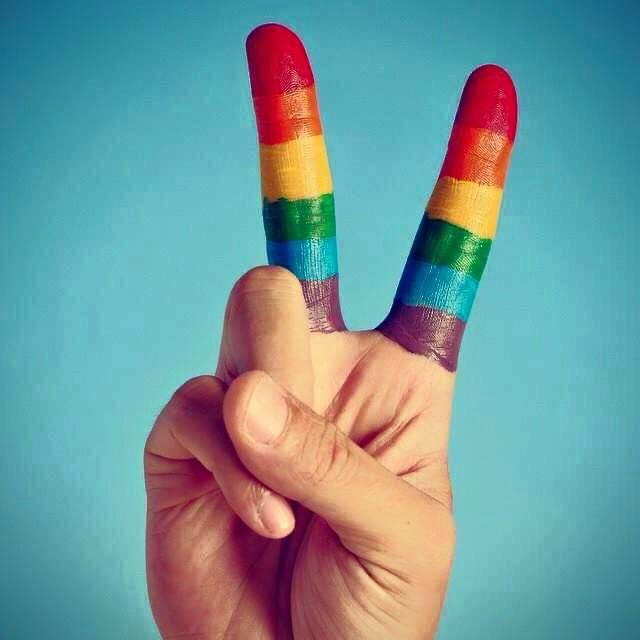 Artan homofobiye, transfobiye, diyanet fetvalarına, dini rituellere, nefret cinayetlerine, erkek şiddetine, kimi seveceğimize ve nasıl seveceğimize karışabileceğini sanan payriyarkal sisteme karşı, tüm dünyaya karşı; burdayız, alışın!
#OnurHaftası
#BenNeredeyim #Pride2020