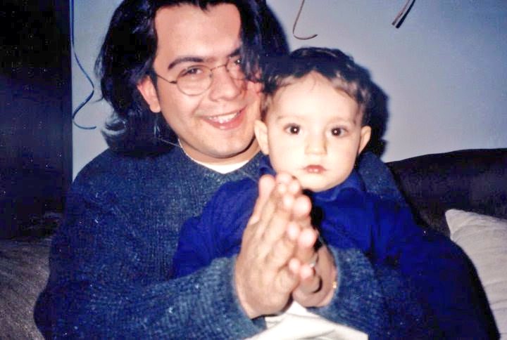 chris_neto's tweet image. DAY 28: Post an #AVselfie...How about one (with my Godson) from the last time I grew out my hair circa 98. And yes I was all about the Seattle sound in college.
#AV30daychallenge 
#30DayAVchallenge 
#AVTweeps