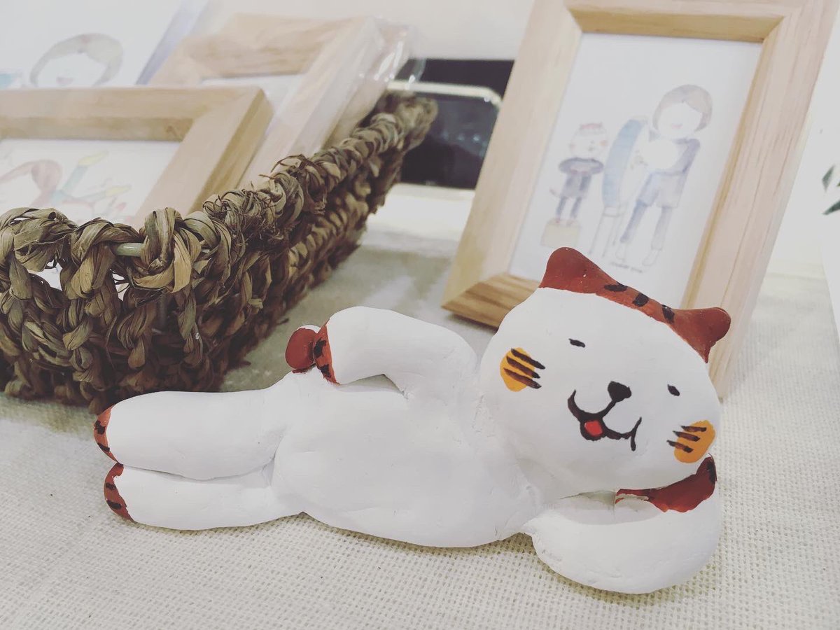 YTono2's tweet photo. 【ネコと暮らす日常リターンズ】
AQUA さんでの展示会、本日、終了しました。2日の在廊でしたが、素敵なお客さん、作家さんに出会えて楽しかったです。開催に尽力してくださったオーナーご夫妻にも感謝です。ありがとうございました!
#AQUA
#ネコと暮らす日常リターンズ
#LienFactory
#StudioTono https://t.co/gTVsY47x9g