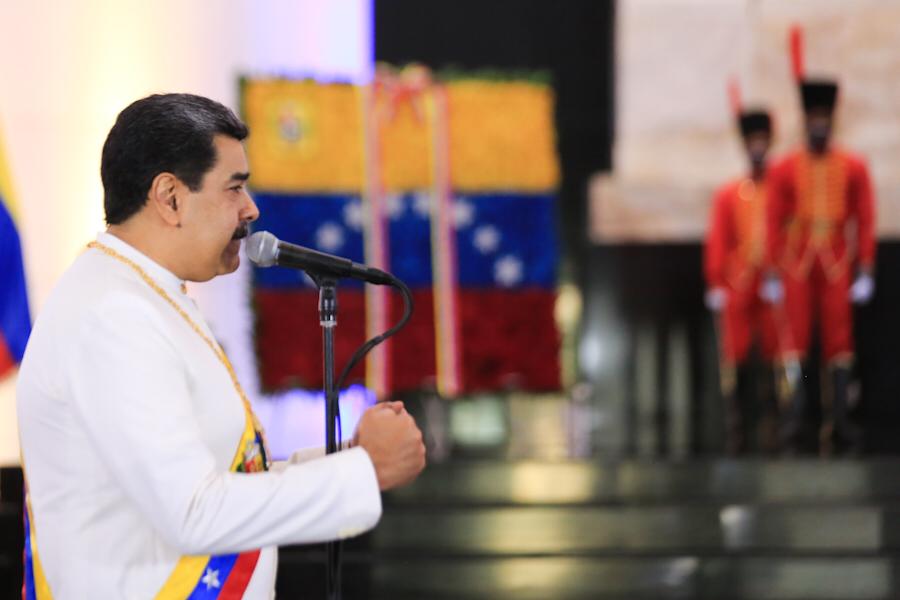 mippci_ven's tweet photo. #28Jun |🇻🇪📢 ¡LA ETIQUETA DEL DÍA! ⏩
#UniónLuchaYCompromiso
En tiempos de pandemia el Gobierno Bolivariano es garantía de salud para el pueblo, sin bajar la guardia, en defensa de nuestra soberanía e independencia. ¡Somos y seremos libres! https://t.co/4tTfDBh0n8