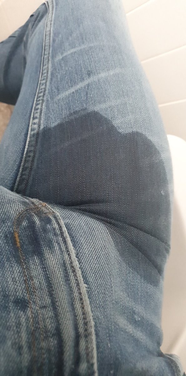 ForumPee's tweet photo. Peed myself twice today 💧💧
#omorashi #jeanspee #malepiss #pee #need2pee #holdingpee #piss https://t.co/aAjqFzyn0Y