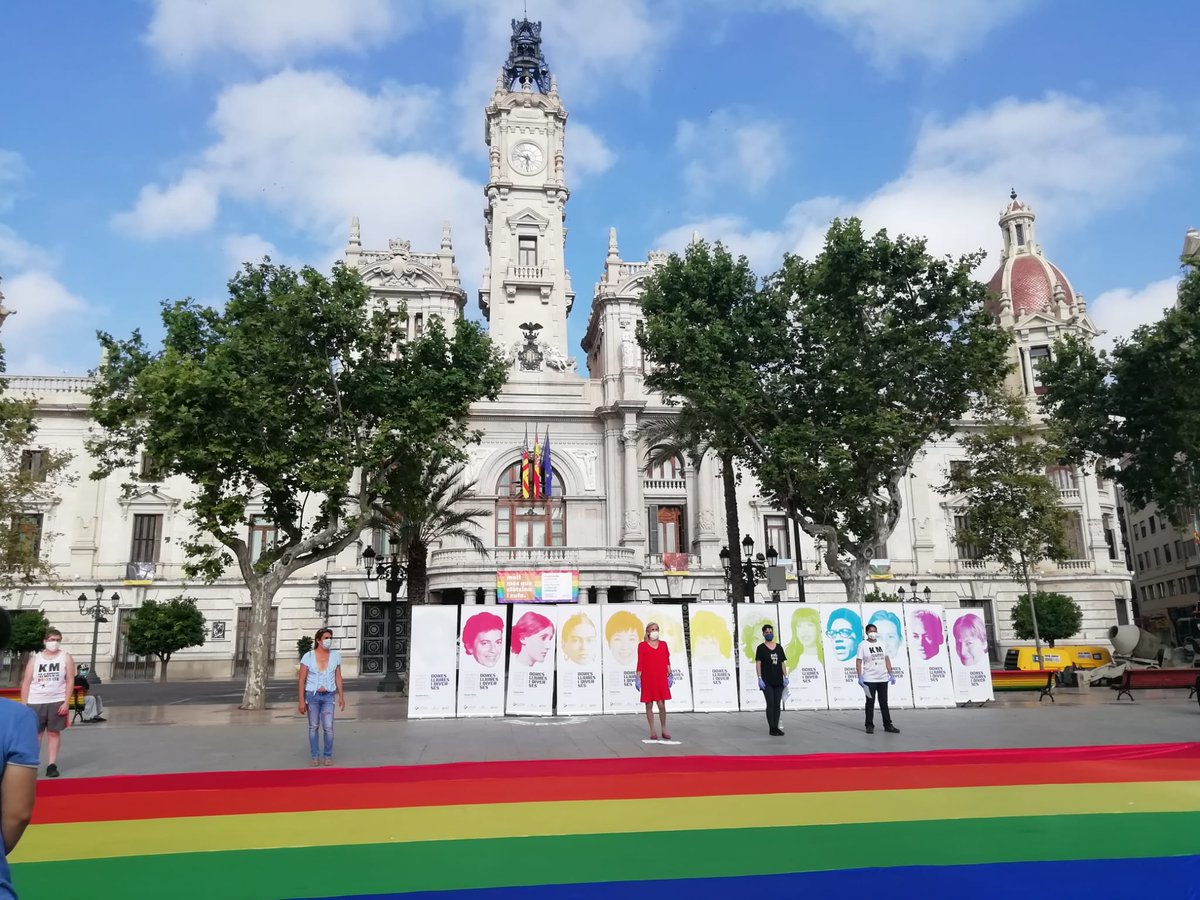 AjuntamentVLC's tweet photo. 🏳️‍🌈 #València s'ompli d'#Orgull per a reivindicar els drets del col·lectiu #LGTBI i visibilitzar a les persones #trans. Som una ciutat diversa i plural. Estima com vulgues! 🌈 #OrgullVLC2020 #ValènciaOrgullosa https://t.co/k5Jlw5s1Rj