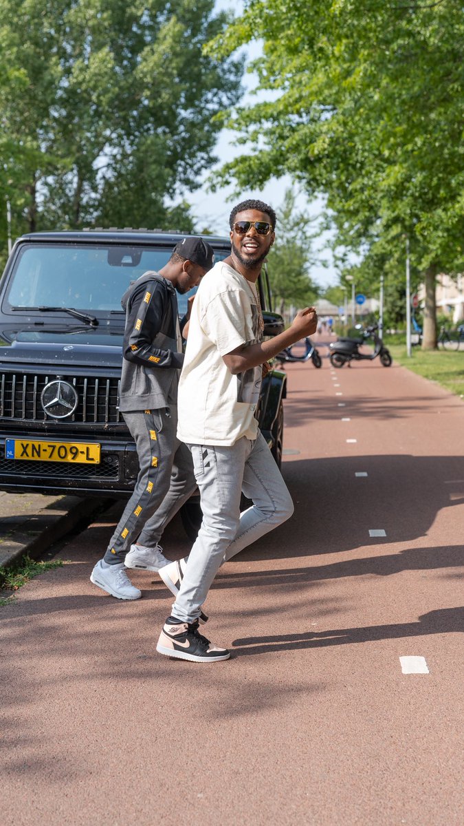 RT <a href="/HTeetje/">Henkie T</a>: Comment de beste caption.. • kill keek zolang eindstand had hij zn bus gemist.