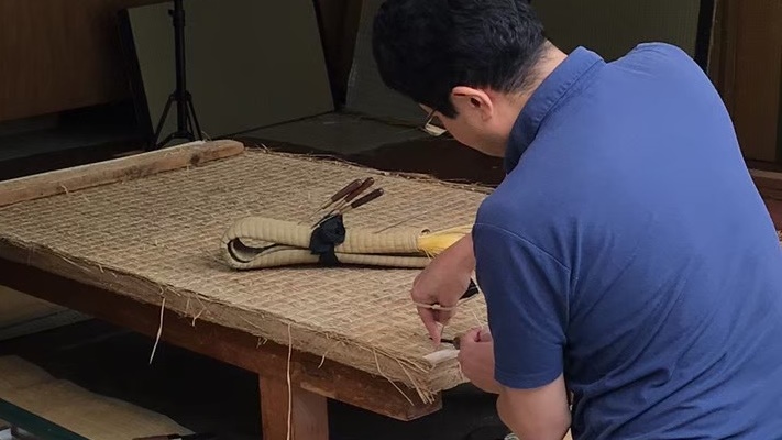 JapanGov's tweet photo. The woven texture &amp; smell of #tatami mats are indispensable parts of Japanese architecture. 4th-generation craftsman MOTOYAMA Hiroshi, inheriting Kyoto's 1300 yr tradition, made delicate tatami masks &amp; donated them to local communities: https://t.co/LtMSO1J4J7 #COVID19 https://t.co/Cc6W8D9J17