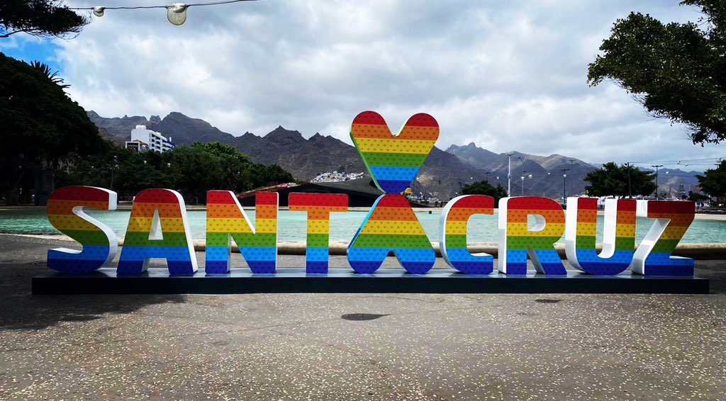 PatriciaHdezGut's tweet photo. Ama a quien quieras #Orgullo2020 #Orgullosas https://t.co/qL67WPHeX4