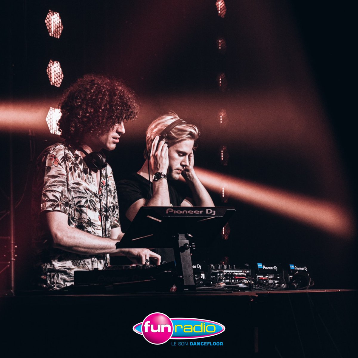 funradio_fr's tweet photo. Rendez-vous à minuit pour revivre le DJ Talk avec @AdrienToma @mosimannoff @Feder_Music et le duo @Ofenbachmusic ❤️ https://t.co/hBaEo49tx3
