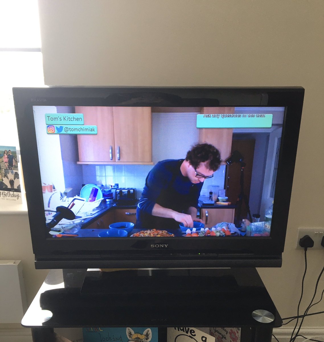 georgiewood28's tweet photo. Loved watching @TomChimiak cooking up some amazing treats on international #pkuday2020 - itâs great how interactive Tomâs Kitchen is and the food looked amazing! #pku #tomskitchen #pizza #fruitskewers https://t.co/1yRrNCx19D