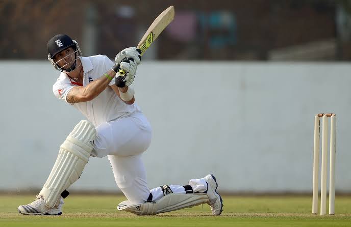 .. when they pitched it full. He also used his wrists and reach to send the ball over the cover region even when he looked nowhere near the ball. The aggressive disdainful innings ended when  @KP24 edged one to  @msdhoni off  @pragyanojha but by then he had demolished the spin..