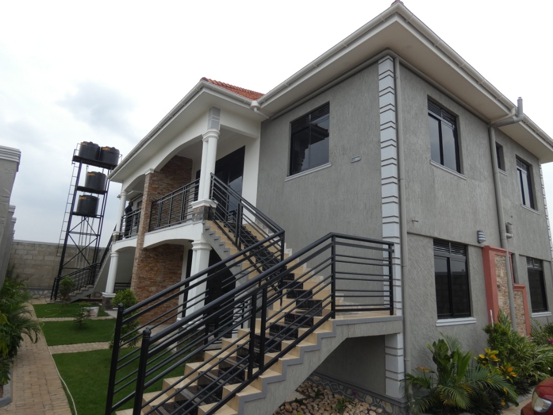 realestate_ug's tweet photo. SPACIOUS 2 BEDROOMS APARTMENTS UNITS FOR RENT
📍🏠Kira,shimoni Road
●2 Bathrooms
870,000 ugx per month
Call/WhatsApp:+256702342333 for viewing
https://t.co/UTbPMGMXTJ
#uganda #kampala #realestateuganda #rentalproperty #spectrumproperties #Househunting #apartment https://t.co/Irn7hY3wUp