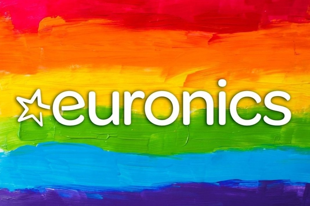 euronics_cat's tweet photo. Per a gustos, els colors! Feliç dia 🏳️‍🌈

#diainternacionaldelorgulloLGTBI #LGTBI #euronics #euronicsgaming #electrodomesticos #blanes #lloretdemar #malgratdemar #palafolls #tordera #vidreres #sils #riudarenes https://t.co/IQPWqz8rAu
