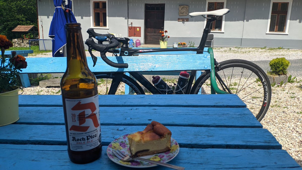 b_piskorz's tweet photo. #browar #roch #cycling #rochowice #btwin #mach720 #trip #strava #cofferide #garmin #elite #vision #pro #zipp https://t.co/9gcYQQlqso