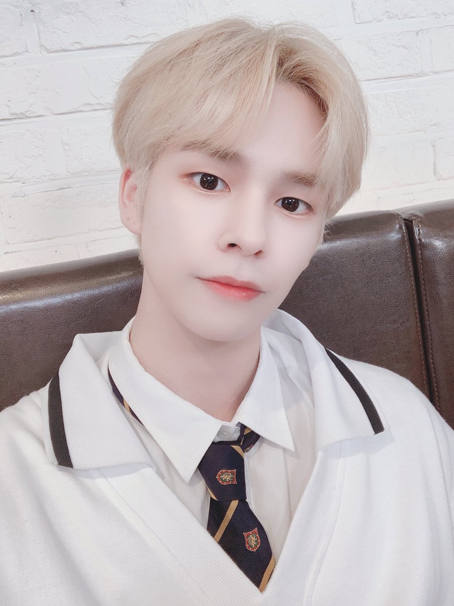 CRAVITY_twt's tweet photo. 러비티가 너무너무 보고싶은 밤
#크래비티 #세림 #어정쩡한손 #셂모함 
#나는지금 #러비티생각중 https://t.co/FGC8xTsU8X