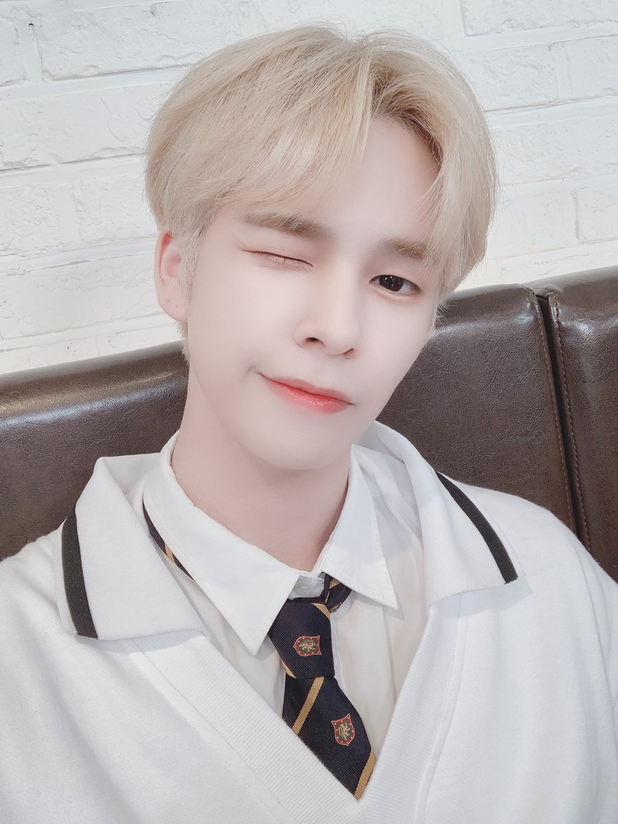 CRAVITY_twt's tweet photo. 러비티가 너무너무 보고싶은 밤
#크래비티 #세림 #어정쩡한손 #셂모함 
#나는지금 #러비티생각중 https://t.co/FGC8xTsU8X