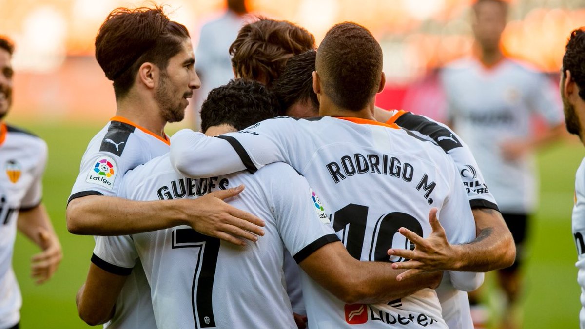 libertex_europe's tweet photo. In 2️⃣ hours, @valenciacf_en face to #Villarreal who is sixth and who is only 2️⃣ points
A great opportunity to win again and look at the top of the standings 💪
Go for ➕3️⃣ ➡️ https://t.co/XXqBjqrdXB #VCFLibertex #VillarrealValencia 🦇⚽ https://t.co/M6zUoBuGqq