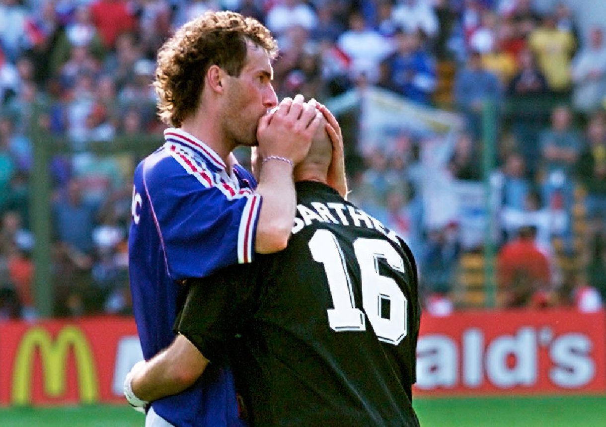 4  9  - Happy Birthday to the one and only Fabien Barthez!    