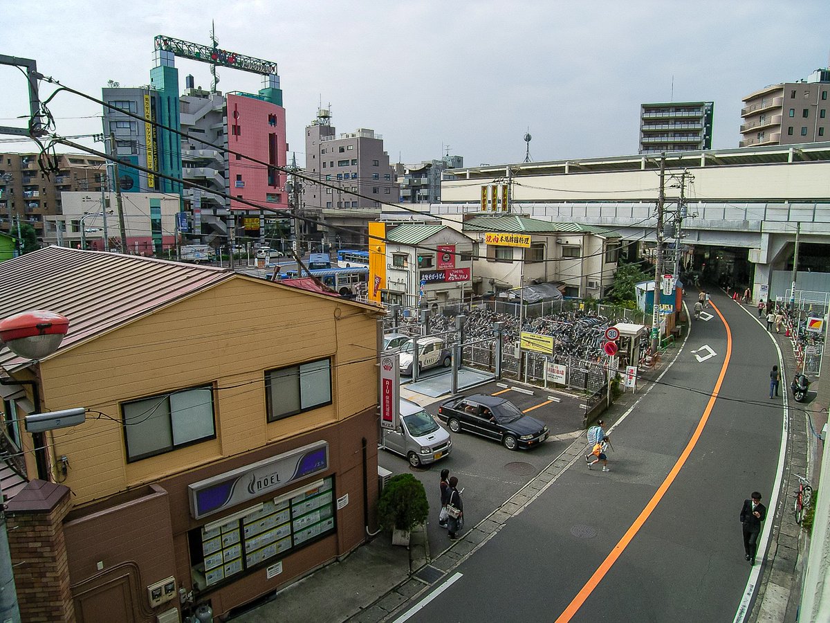 三日画師 駅の橋上化工事が進む南武線登戸駅から電車に乗り武蔵溝ノ口駅へ 溝の口駅南口バスターミナルがまだ小さく 旧神奈川県道14号鶴見溝ノ口線がまだ駅の目の前を通っていた 04年10月23日撮影 三日画師 駅の橋上化工事が進む南武線登戸駅から電車に乗り武蔵溝ノ口駅へ 溝の口駅南口バスターミナルがまだ小さく 旧神奈川県道14号鶴見溝ノ口線がまだ駅の目の前を通っていた 04年10月23日撮影