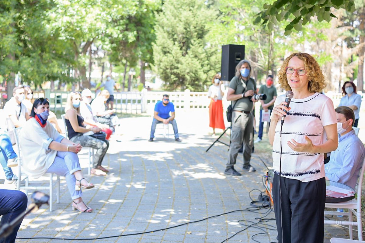 Sekerinska's tweet photo. Создаваме средина во која младите ќе го јакнат претприемачкиот дух, иновациите и креативноста. Преку програмите за млади во новата програма стимулираме поголема вработеност на млади до 29 години преку поврат на персонален данок во првите две години. #Можеме https://t.co/zYTRcSJHuQ