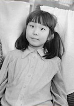 euphslave's tweet image. 戯けた表情を見せている写真の向こう側の横田めぐみさん。
僕より1歳年上なのです。
#拉致被害者全員奪還
#特定失踪者全員奪還