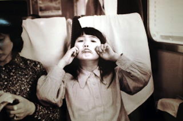 euphslave's tweet image. 戯けた表情を見せている写真の向こう側の横田めぐみさん。
僕より1歳年上なのです。
#拉致被害者全員奪還
#特定失踪者全員奪還