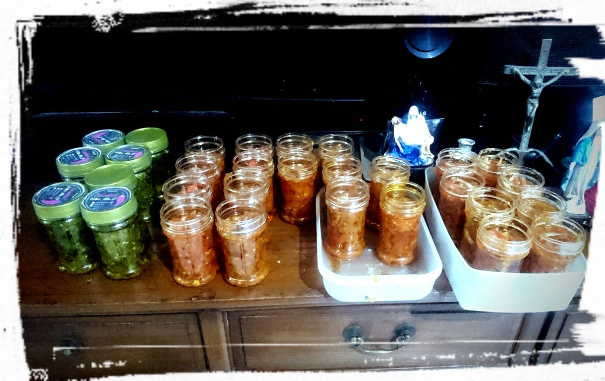 dyonragil's tweet photo. Kulo nuwun, mencoba peruntungan di twitland. Open PO untuk sambal homemade nya. Jot Papa, Tersedia dalam 4 varian : sambal bawang, sambal teri, sambal pete, dan sambal ijo. Harga cukup 22 rb saja/botol 125ml, excl ongkir.order di wa 08111902910/081932875868 https://t.co/drmyZf5fix