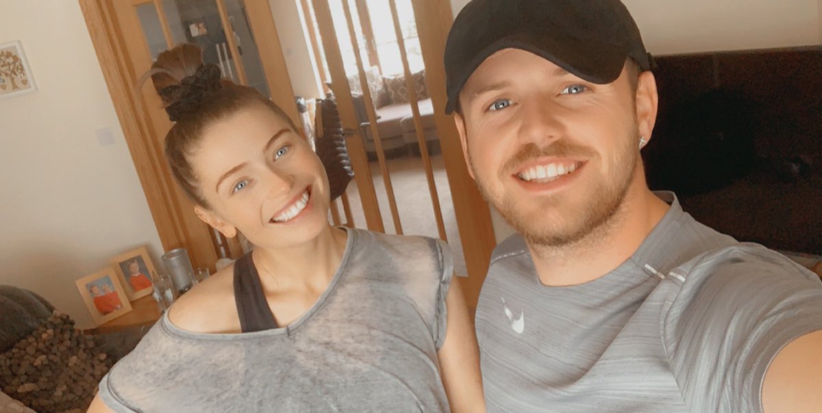 JoshWalne's tweet photo. Workout done with babe, before and after pics😂😂💪🏼. Movies and chill now #TrainTogetherStayTogether https://t.co/nZSepj0yVq