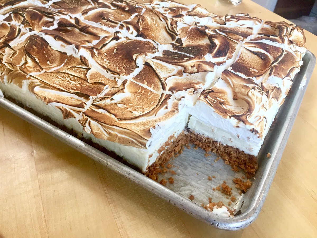 On Sundays we BBQ, all day, 11am-6pm! Join us outside or get it to-go. Today’s dessert = white chocolate mascarpone key lime bars with feuilletine crust and toasted meringue 😋 Menu! blackbelly.com/sunday-bbq-menu