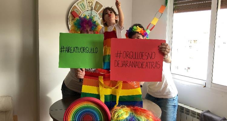 sofalgtb's tweet photo. El día del #Orgullo2020 nuestras familias lo dan todo #AireaTuOrgullo #OrgulloLGBTI https://t.co/GpFrOLopLq