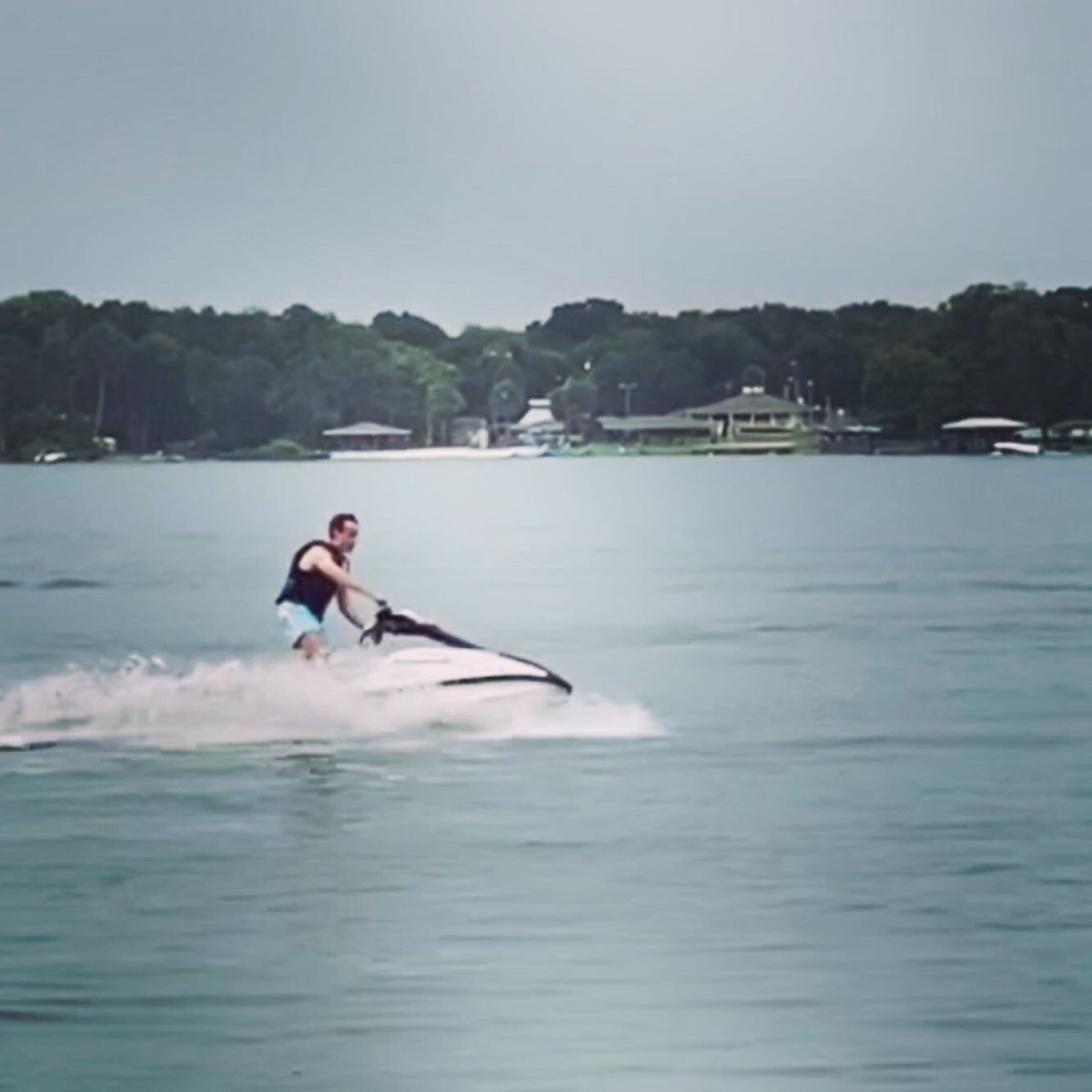 AntonioGarcia_3's tweet photo. Ayer lo bordé... 👀😎🤣. Tragué más agua que en mi vida (!!)

I nailed it yesterday at “Jordan’s waterpark” 👀😎🤣 

#RookieSession #StandUpJetSki #WakeSkateboard https://t.co/RDiKpP10CS