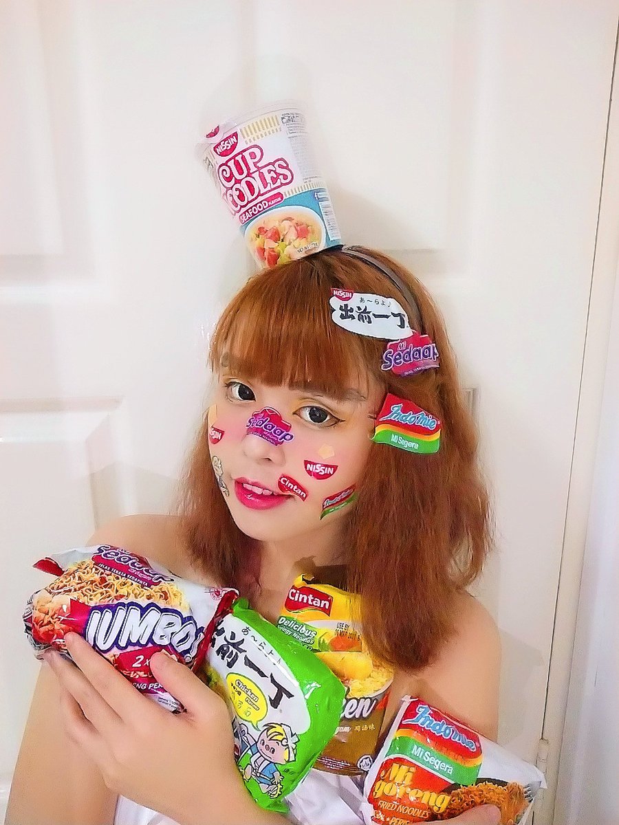 AkumaSama4's tweet photo. Just an instant noodles OC make-up that I suddenly think about it!

Which instant noodle do you think is the best? I love all of them 💖

#出前一丁 #Nissin #MiSedap #Indome #Cintan https://t.co/rKz3BQUDy6