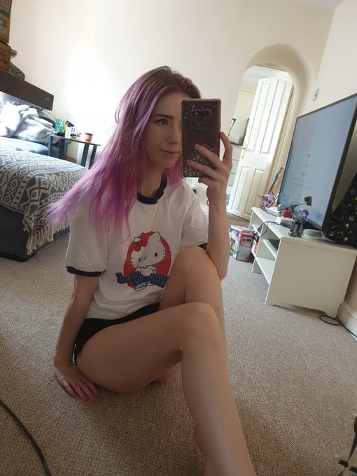 Im 22 and look....? https://t.co/TSvtUj83nm