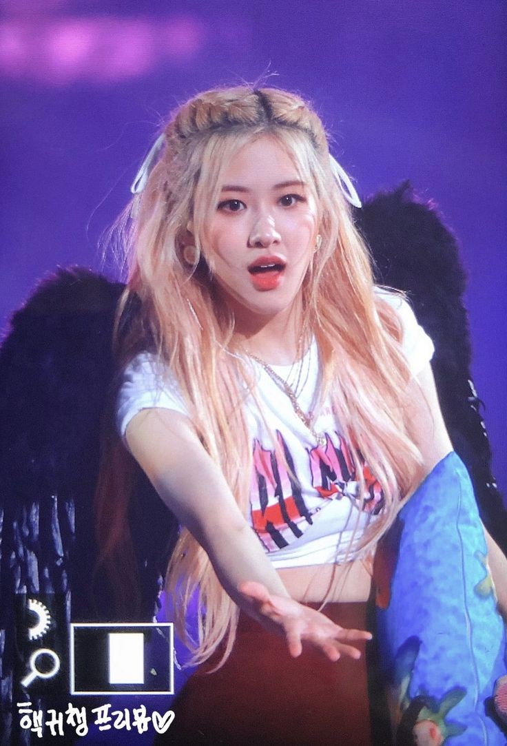 mantrasheis's tweet photo. #WeLoveYouRosé
#StayWellRosie
#ROSÉ Roséanne Park I become more and more crazy with you every single day https://t.co/RCs0qGUxKG