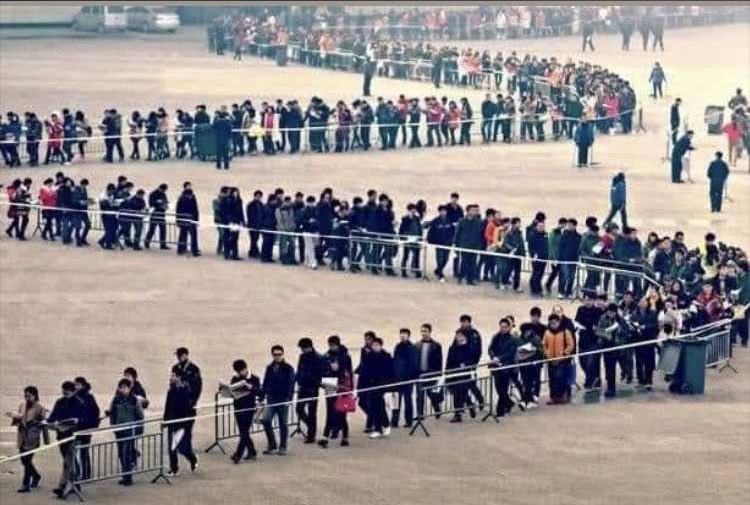 Djblizz_'s tweet photo. @myaccessbank customers on Monday morning https://t.co/FofJxoApzR