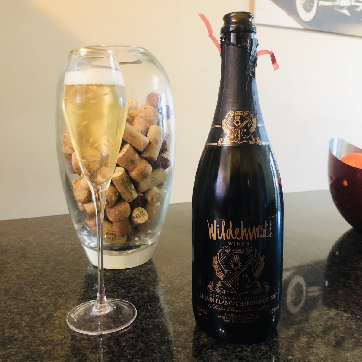 Zizipho_ZA's tweet photo. A bubbly kind of day with @WildehurstW 🍾🥂
#KeepToasting @toastedbarrels https://t.co/0vZrDNlNkc