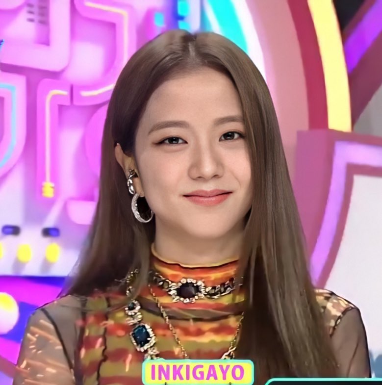 clownshot's tweet photo. -Is she for real? I mean look at her lowkey slaying😭💜. https://t.co/7qvRlzrZBw