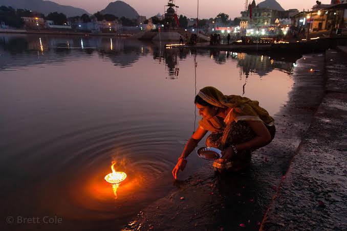 Kalinga used to sails Akasadeepa in nearest waterbodies.Ladies used to perform Bandapana to the ships before they started.The old idea of sea voyages & overseas tread brings wealth to the family still persist.People Odisha celebrate Boita Bandana on the day of Kartik Purnima.