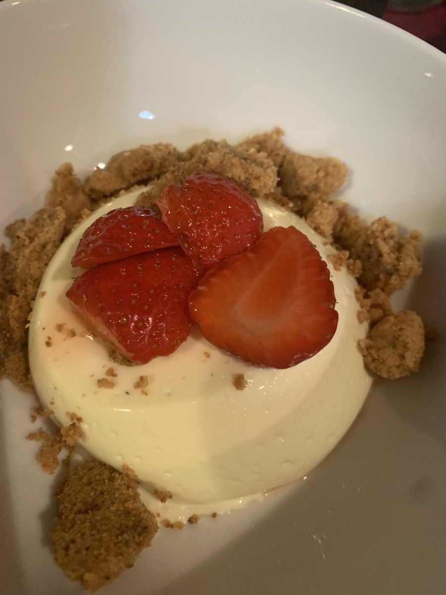 AnnaFowlie's tweet photo. Got elderflowers in the box this week. So made this. https://t.co/IndxbONQ2V.   #SundayPudding #Wobble. https://t.co/8zbvQ4sVhw
