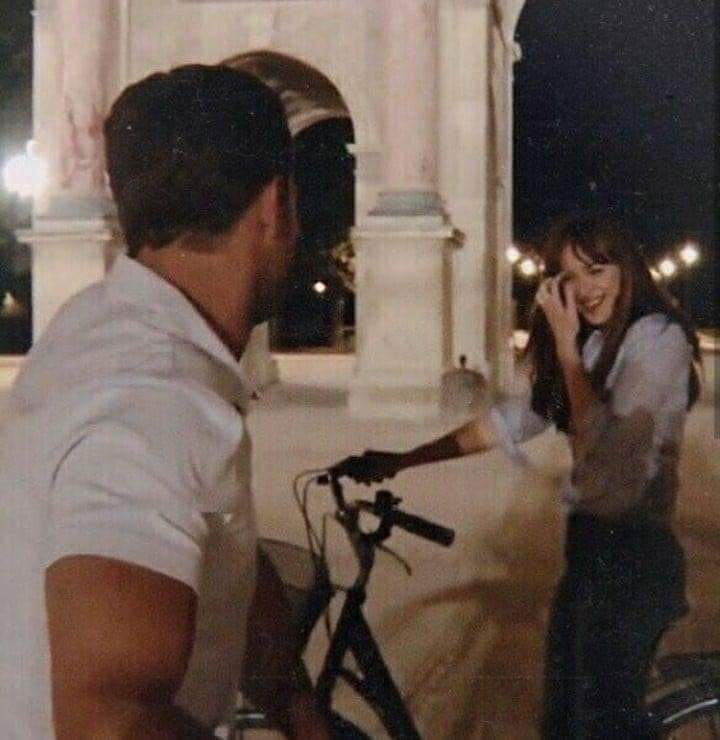 1_B_N's tweet photo. يختفي قبح العالم عندما تلتقي بالوجه الذي تُحبهُ 🖤 https://t.co/p8KtDejljq