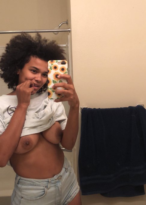 #bedhead i&rsquo;ve spent my entire &ldquo;morning&rdquo; looking up recipes for school breakfast pizza HAHA https://t<a href="/tag/bedhead"class="tags">#bedhead</a>