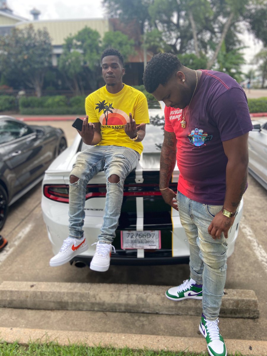 LAME_REZ's tweet photo. I don’t wanna be around shit but money, motivation, &amp;real love 🧛🏽 #everythingprofit🏚 #FREEJOE #BIG27 https://t.co/PHOVhyl3Iw