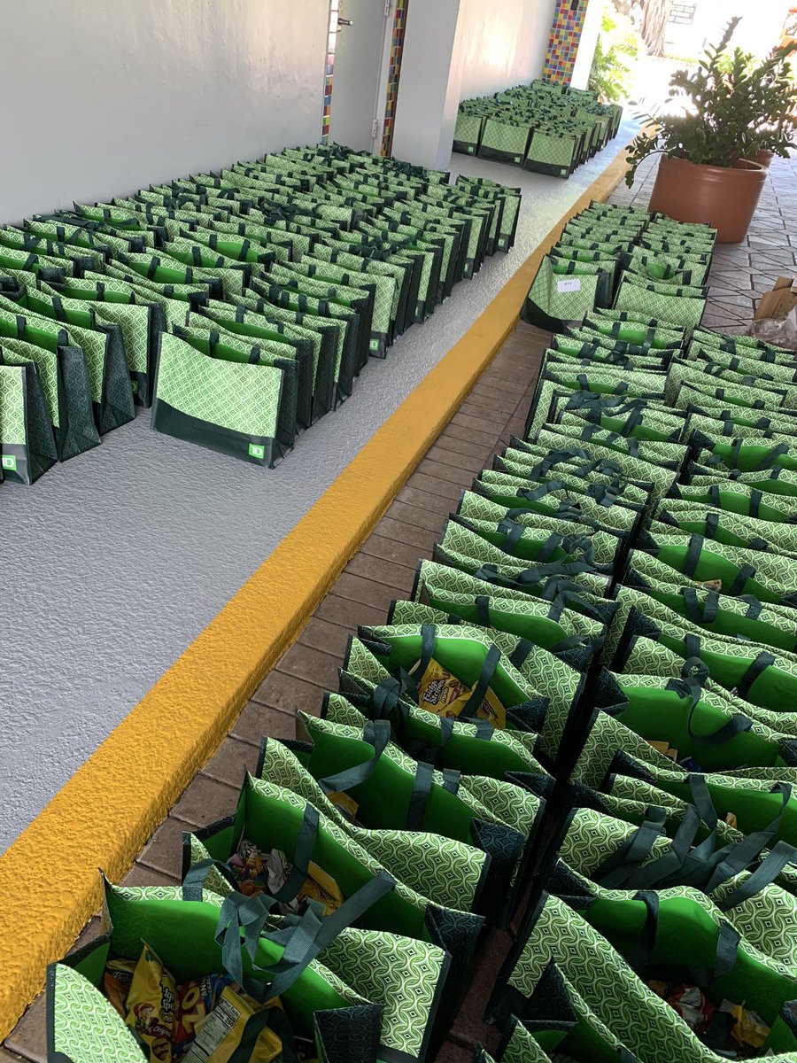 BreakthroughMia's tweet photo. Thanks to @TDBank_US for providing 900+ bags to make our supply distribution day a major success!!! Special shout out to Angie La Bianca who leads community giving and is a @BreakthroughMia alumnus - first year of Summerbridge! #BreakthroughTheDistance #Community @BTMAlumni https://t.co/qUrl22DwR7
