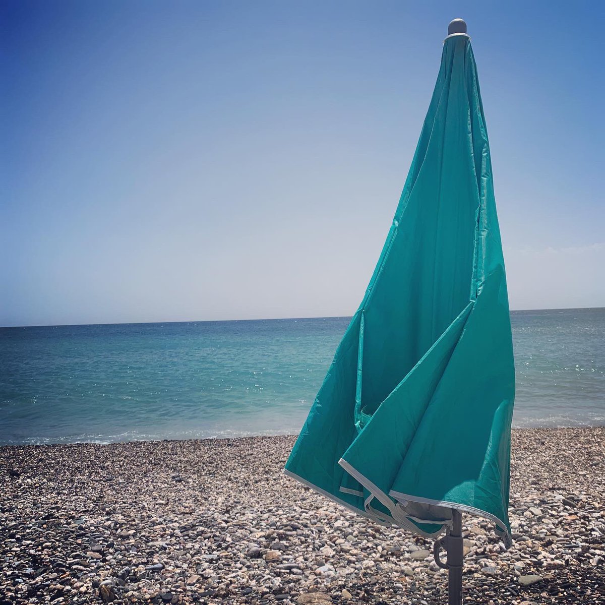 JoseDiegoRP's tweet photo. Después del trabajo, nos vamos de #playita manteniendo las distancias, claro está 😜
Hemos aparcado nuestra #oficinaconruedas en el área tropic autocaravanas en #Casteldeferro 
🚐🎭
#comoenmicasa
#SombranetaVan
#titiriteroalehop 
#campervan #oficinaonline 
#playasdeandalucia https://t.co/kZs88IzlZc
