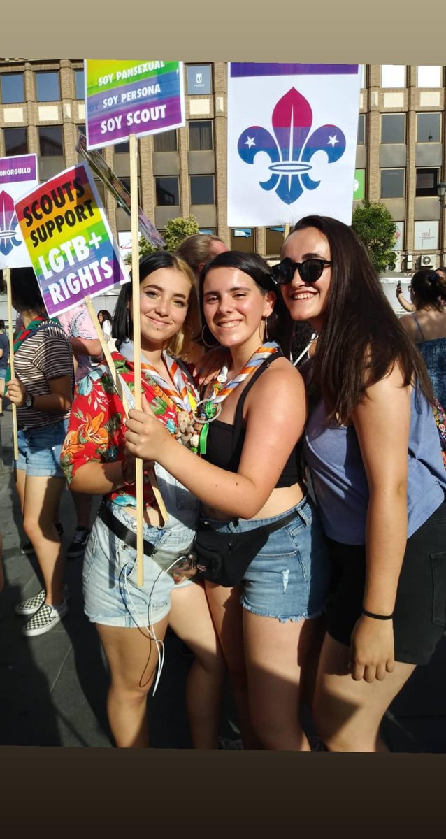Quieras a quien quieras y seas como seas
Nosotras educamos desde la inclusividad hacia la diversidad de orientaciones, identidades y cuerpos
Trabajamos en una educación basada en la igualdad para todas las personas, en la que se fomente el respeto y la tolerancia a la diversidad.