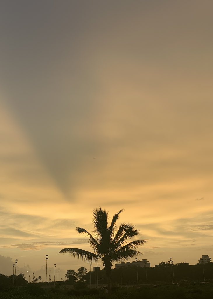 PoojaSuvi's tweet image. Closer; at the Sea front.. #SameView