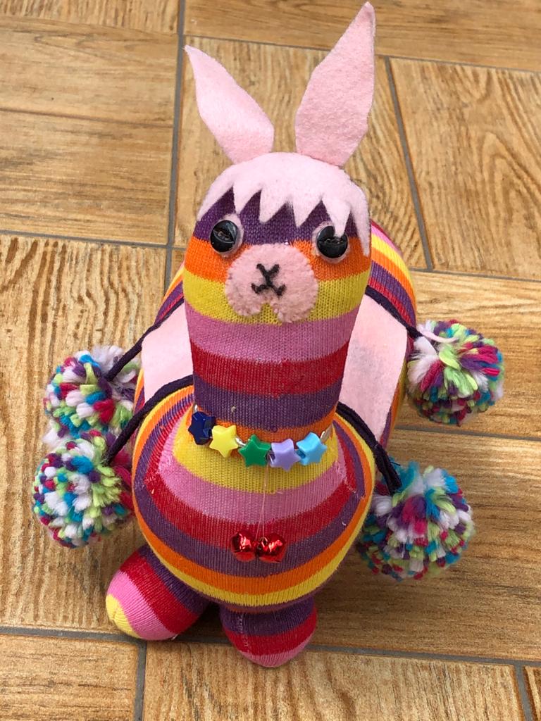 ceriontraining's tweet photo. MOTHER v DAUGHTER CHALLENGE 27 – JUDGES NEEDED: So this weekend we thought we’d channel our inner Phoebe from friends and make sock animals. After hours of sewing and stuffing we have created a giraffe and a lama.

https://t.co/2LhNHfBD76 https://t.co/GnBzVD28uH